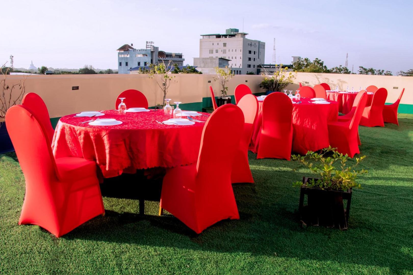 Kanola Luxury Hotel Anuradhapura Buitenkant foto