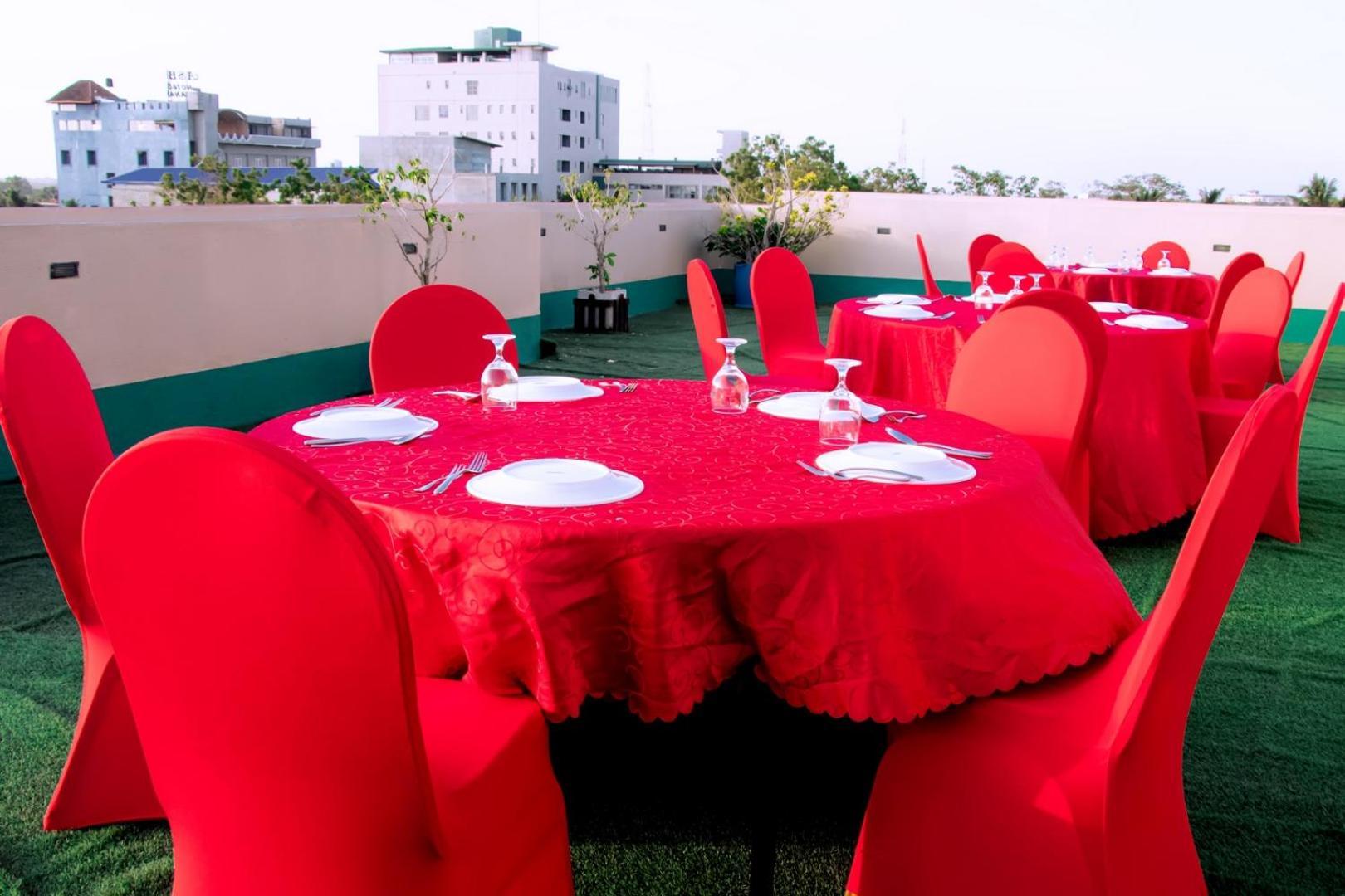 Kanola Luxury Hotel Anuradhapura Buitenkant foto