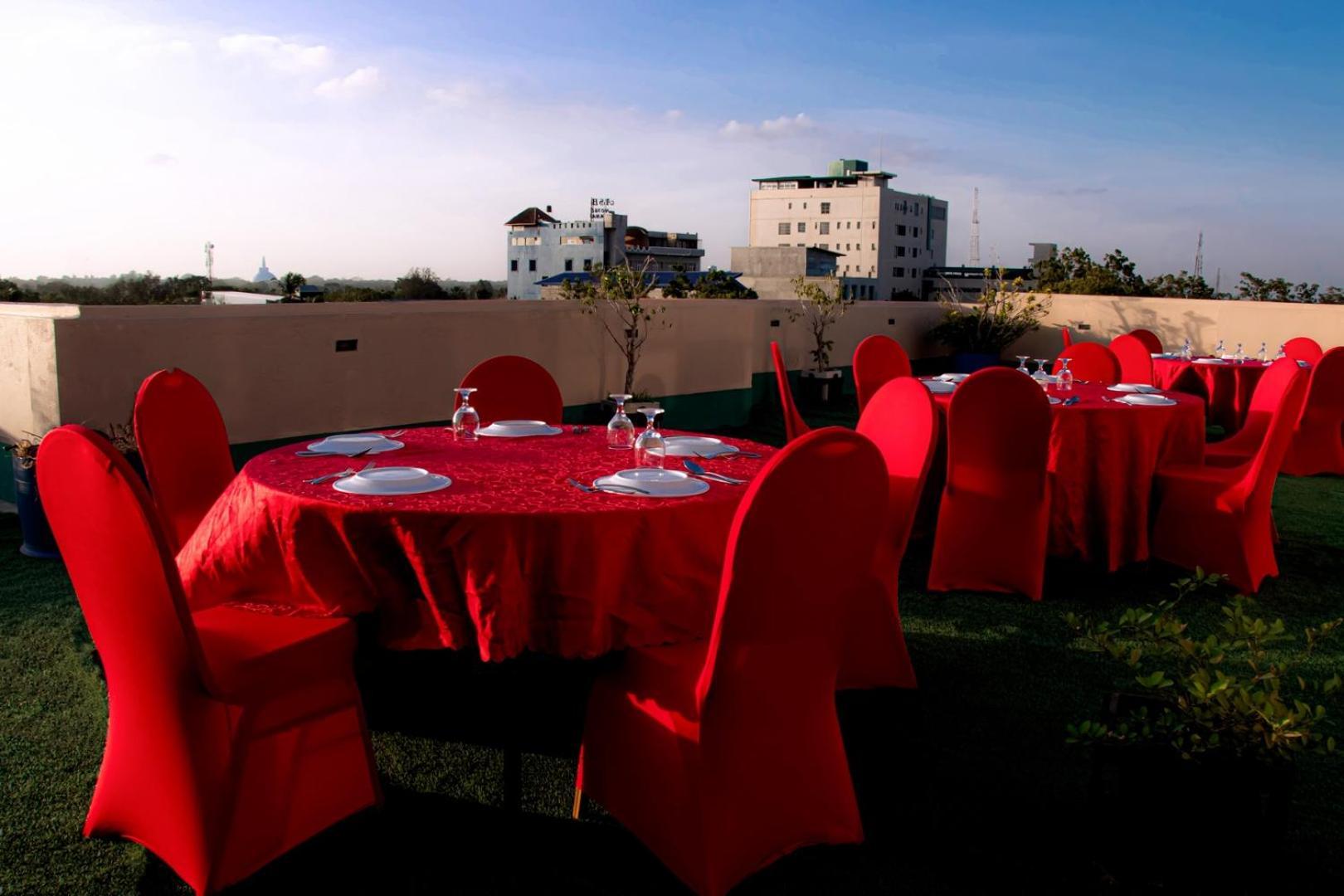 Kanola Luxury Hotel Anuradhapura Buitenkant foto