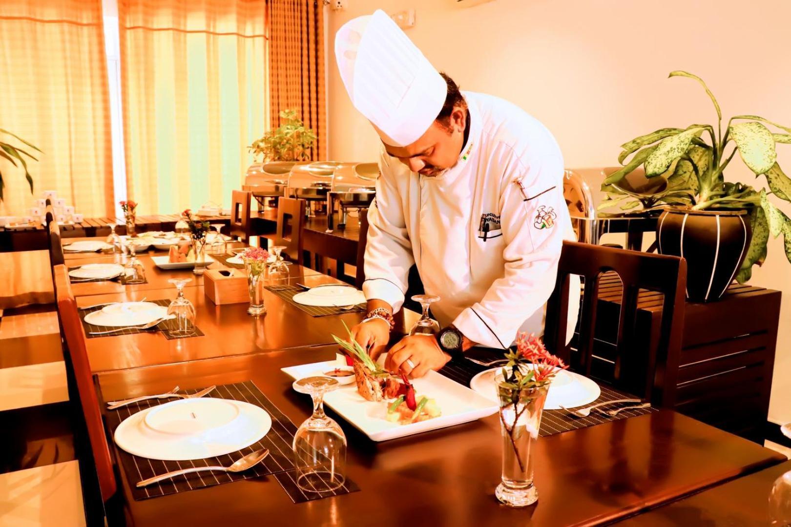 Kanola Luxury Hotel Anuradhapura Buitenkant foto