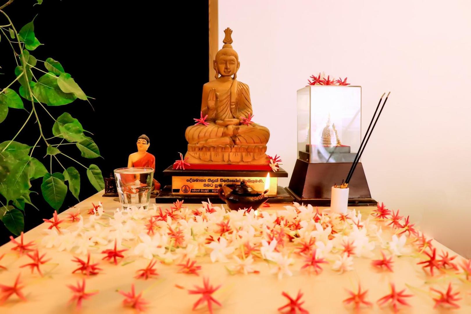 Kanola Luxury Hotel Anuradhapura Buitenkant foto