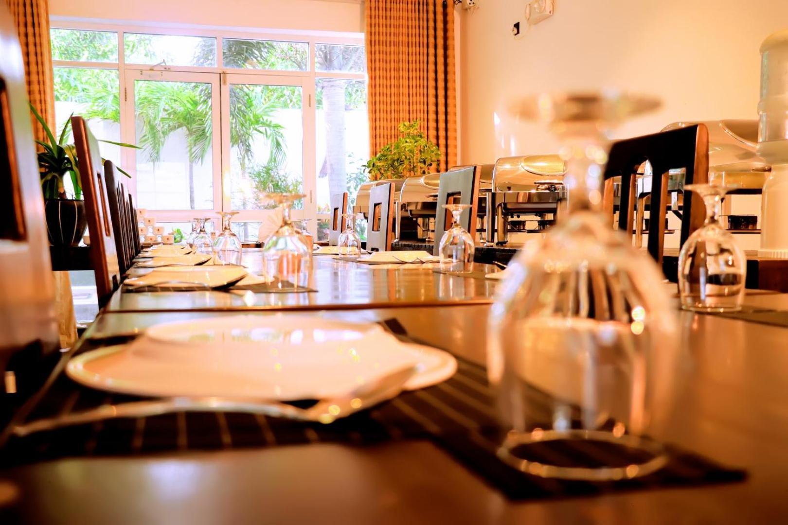 Kanola Luxury Hotel Anuradhapura Buitenkant foto