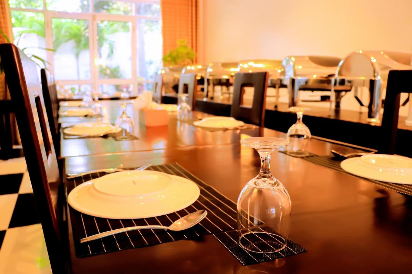 Kanola Luxury Hotel Anuradhapura Buitenkant foto