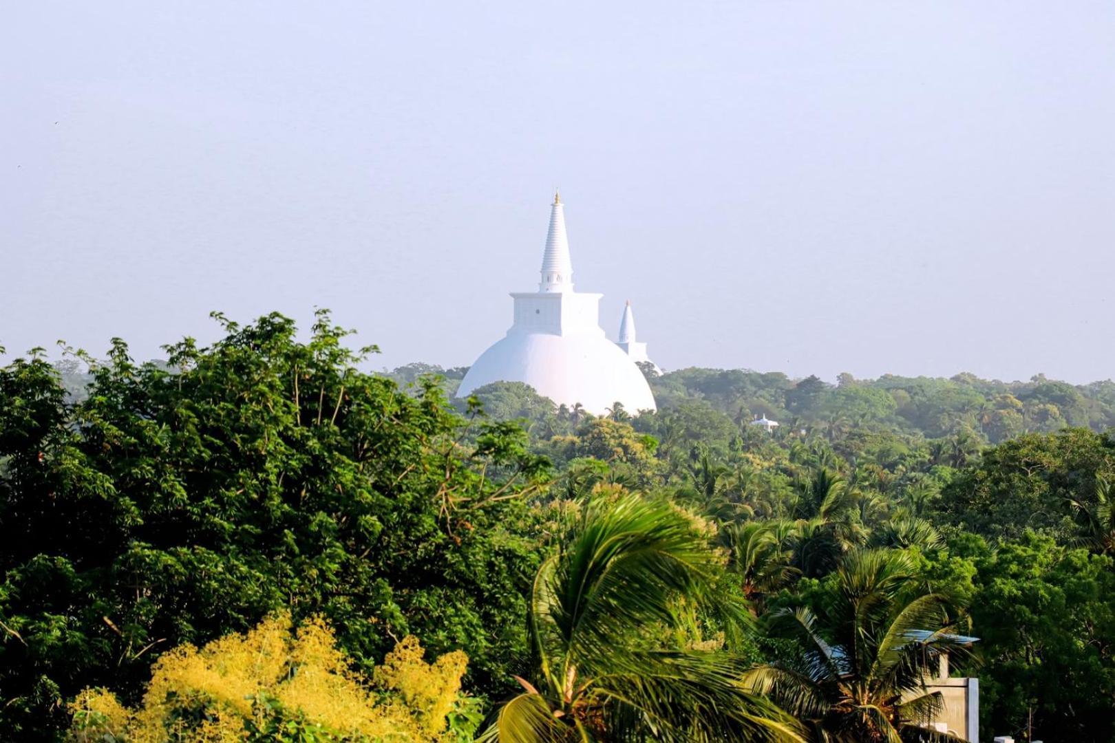 Kanola Luxury Hotel Anuradhapura Buitenkant foto