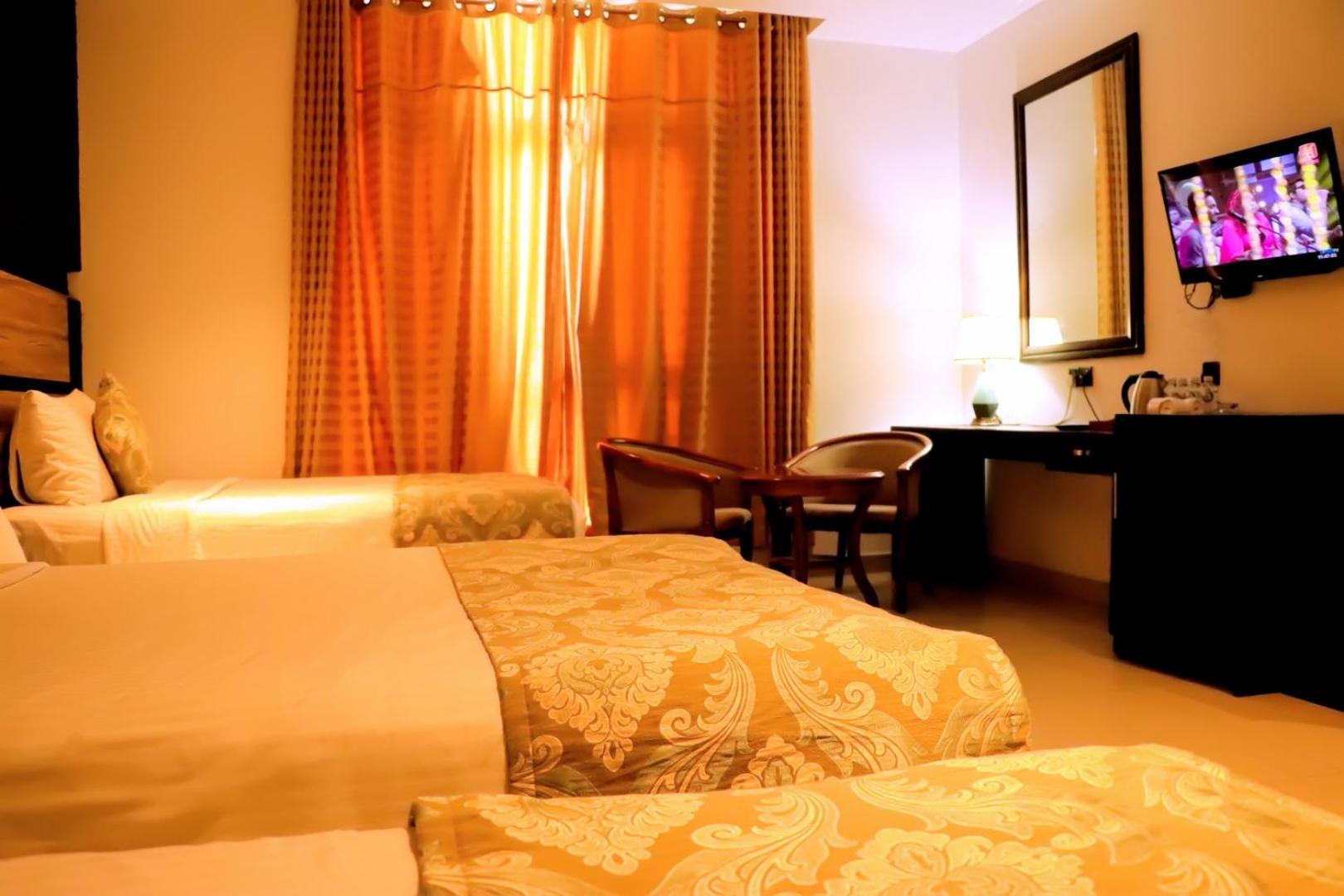 Kanola Luxury Hotel Anuradhapura Buitenkant foto